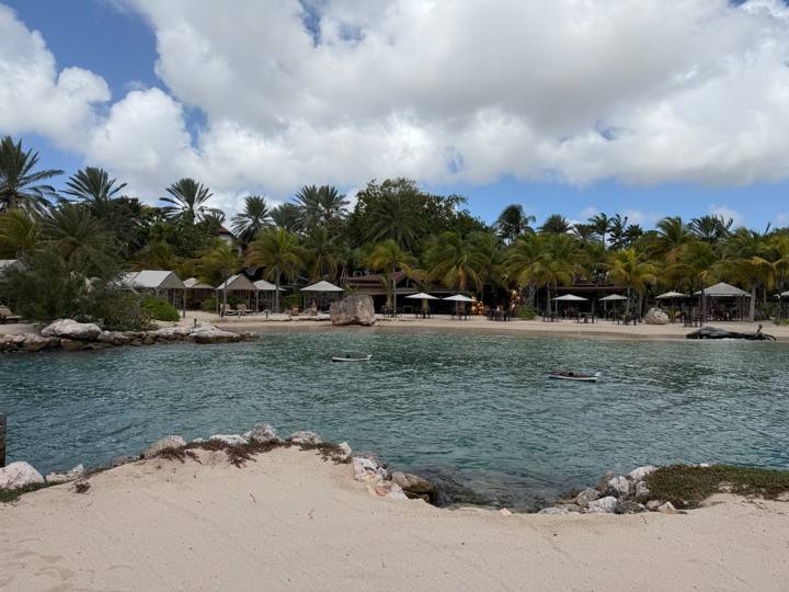 The lagoon and palm trees at Baoase
